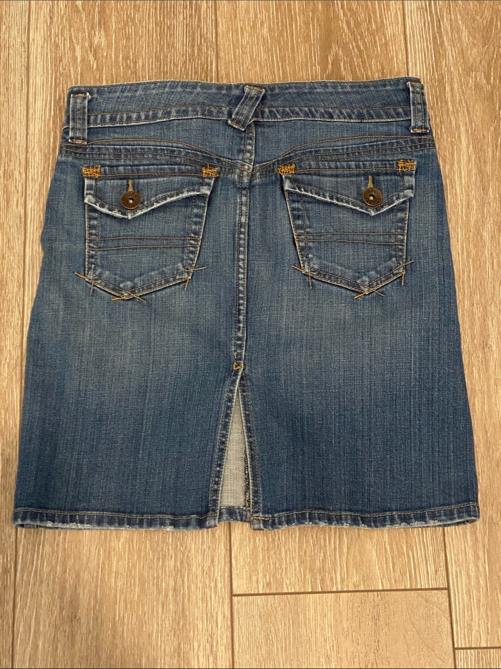 Classic Women's Blue Denim Skirt - Picture 2 of 4